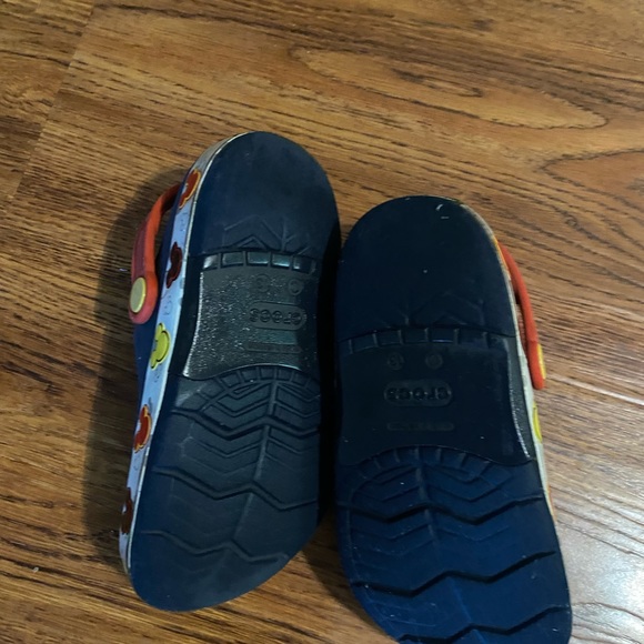 Crocs  Mickey Mouse 90 year edition Unisex kids size 13C - Picture 6 of 6